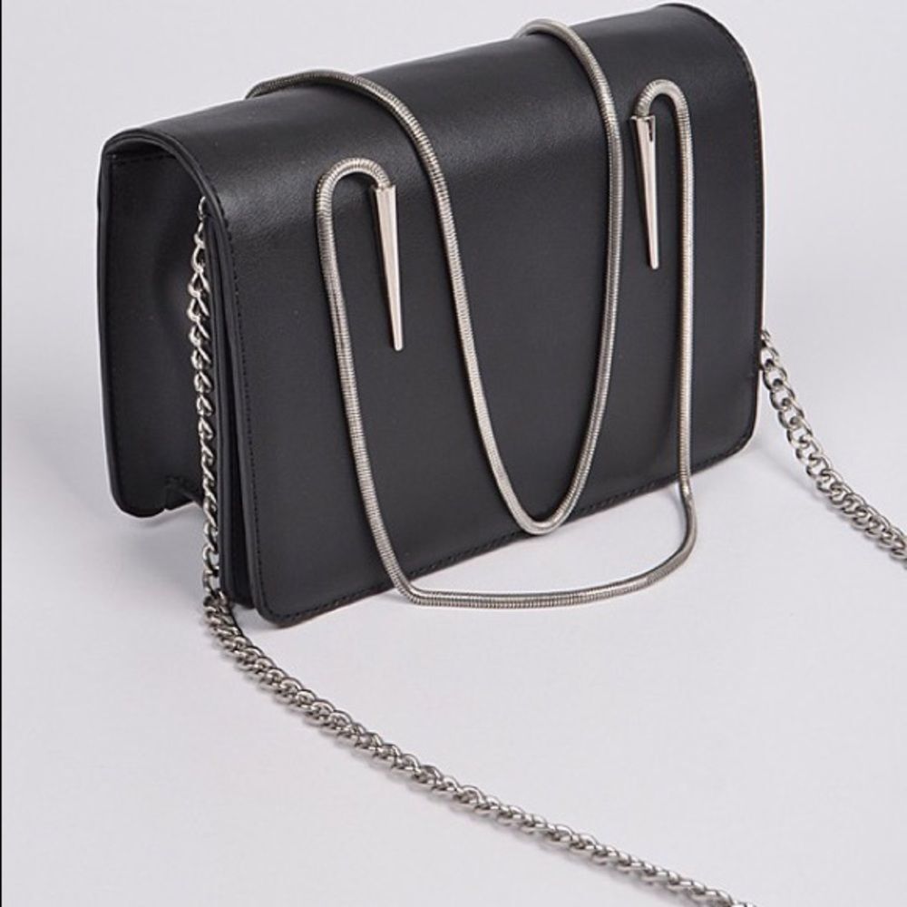 White Unique Chain Clutch - Picture 5 of 9